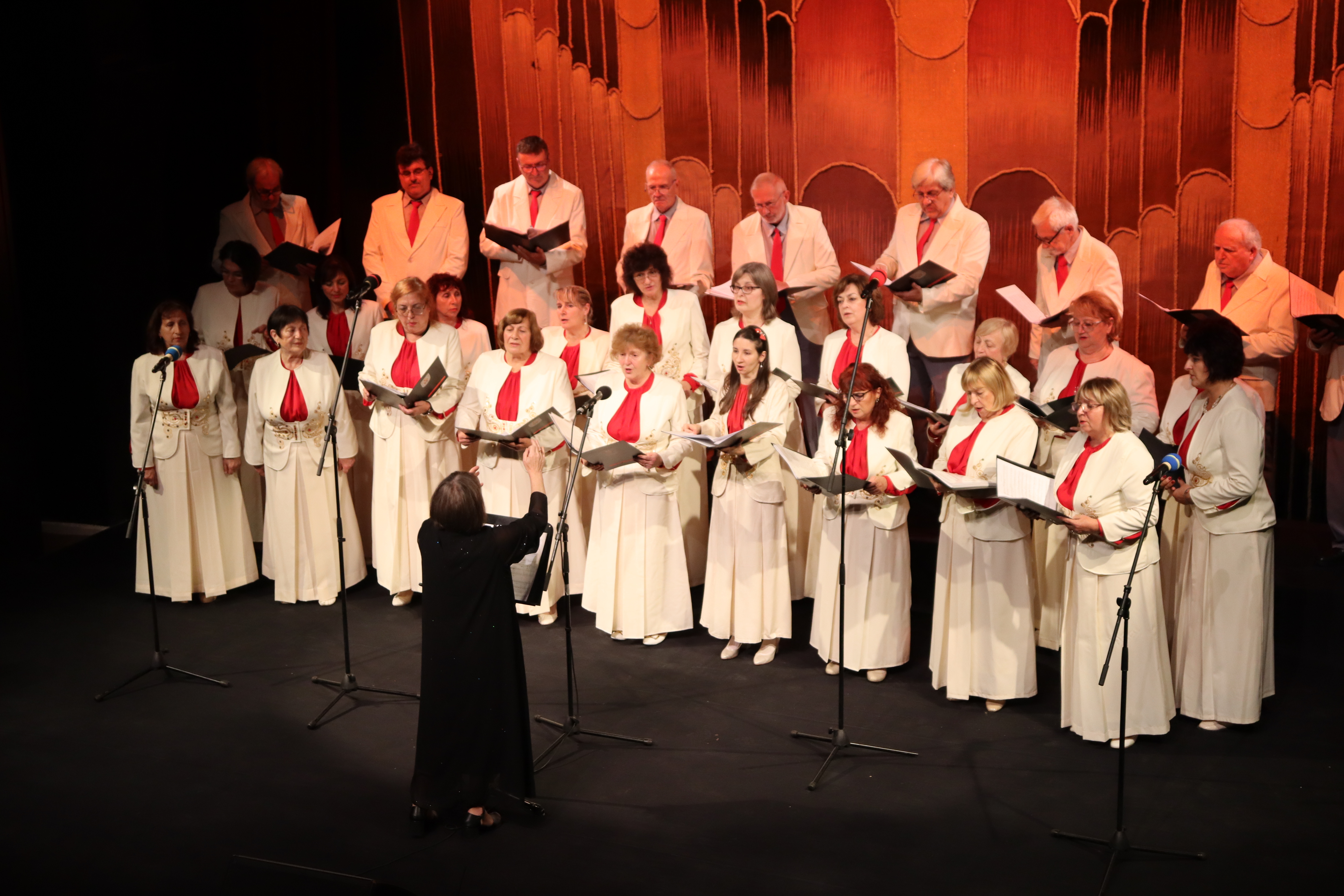 С концерт, посветен на Деня на християнското семейство, едни от най-добрите певчески хорове в България поздравиха жители и гости на Благоевград