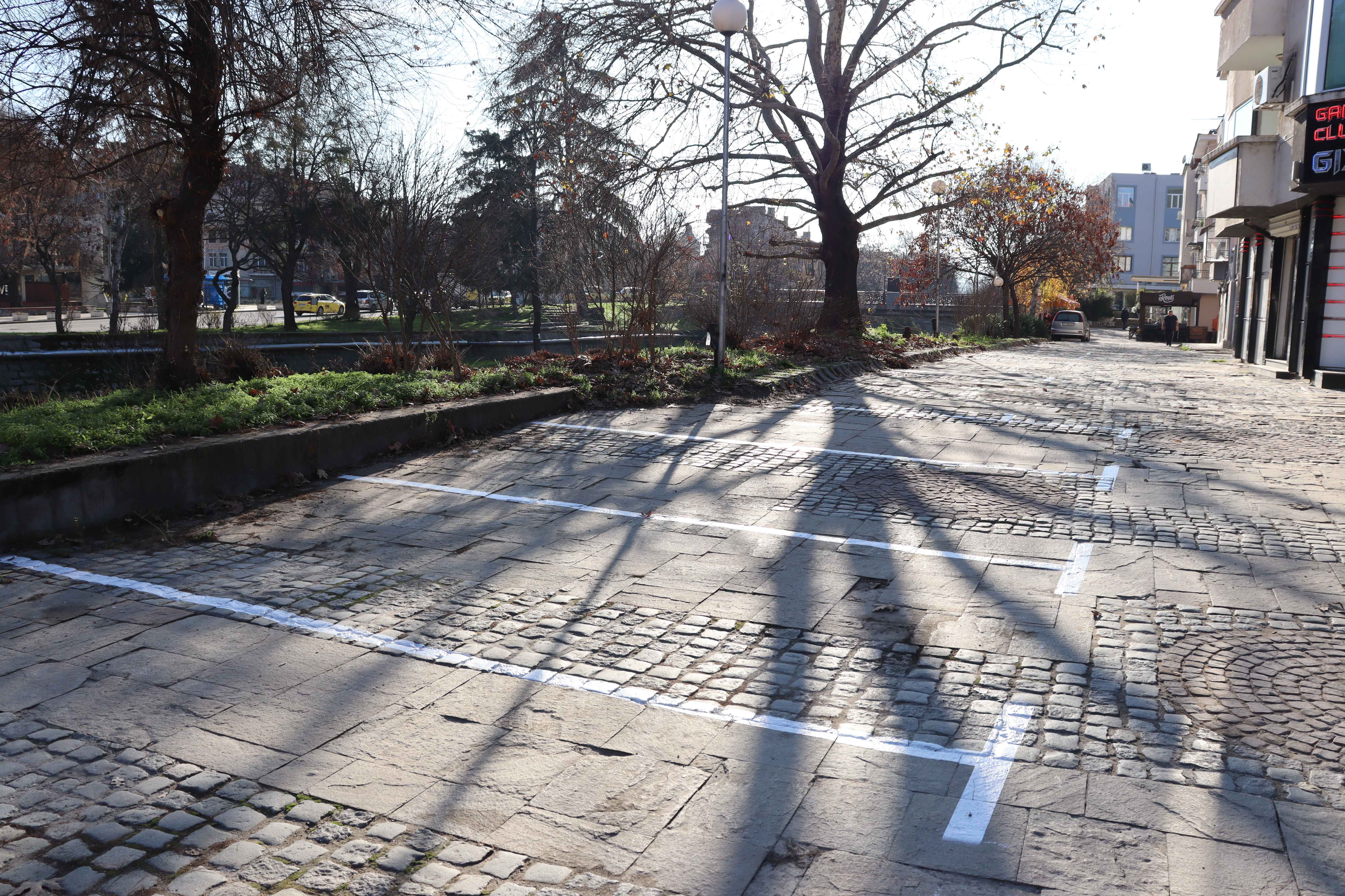 Паркингът на ул. „Антим I“ в Благоевград отново е достъпен за гражданите